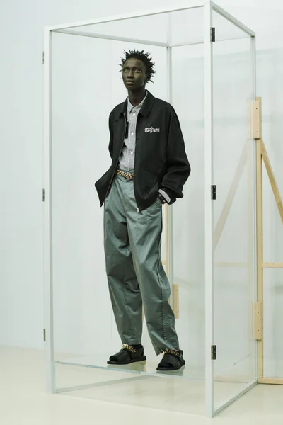 Look 10